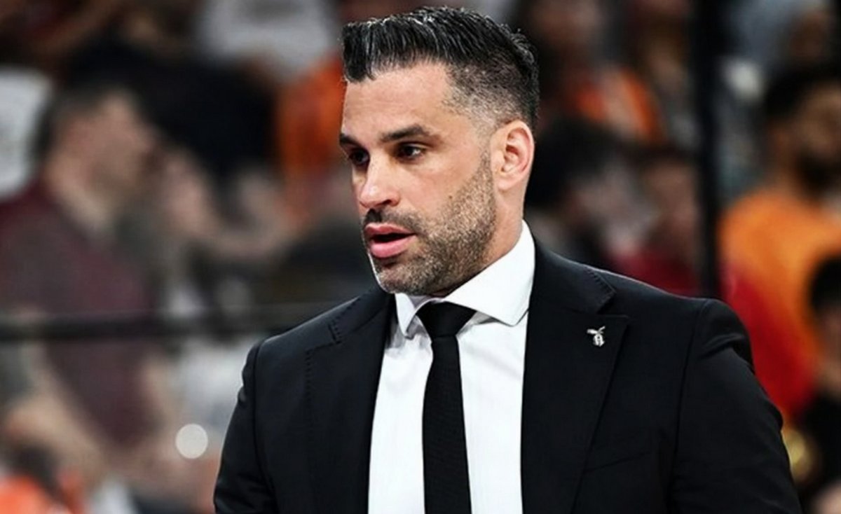 Yakışır sana 
Yakışır sana, 
Şampiyonluk yakışır sana. 
Alemde teksin, 
Değişilmezsin! 
Beşiktaş sen bizim her şeyimizsin!