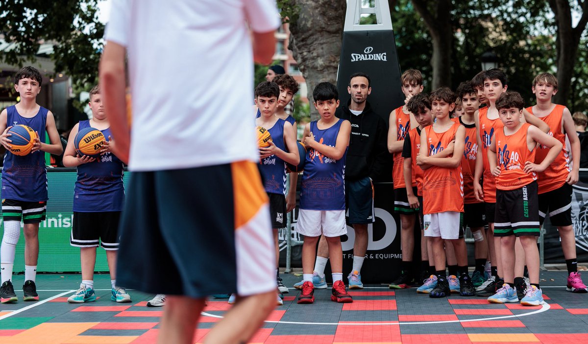 FLOPPBALL (@floppball) on Twitter photo Feliz y emocionado de poder compartir mi pasión con los + peques.
🫶🏻 Gracias a <a href="/SkechersSpain/">Skechers Spain</a> & <a href="/24Segons/">24 Segons</a> por contar conmigo y felicidades a <a href="/bilbaobasket/">Surne Bilbao Basket 😎</a> x una organización excelente. Estáis llamados a ser cita obligatoria en el circuito 🇪🇸 de 3x3.
📸 Aitor Arrizabalaga Feliz y emocionado de poder compartir mi pasión con los + peques.
🫶🏻 Gracias a <a href="/SkechersSpain/">Skechers Spain</a> & <a href="/24Segons/">24 Segons</a> por contar conmigo y felicidades a <a href="/bilbaobasket/">Surne Bilbao Basket 😎</a> x una organización excelente. Estáis llamados a ser cita obligatoria en el circuito 🇪🇸 de 3x3.
📸 Aitor Arrizabalaga