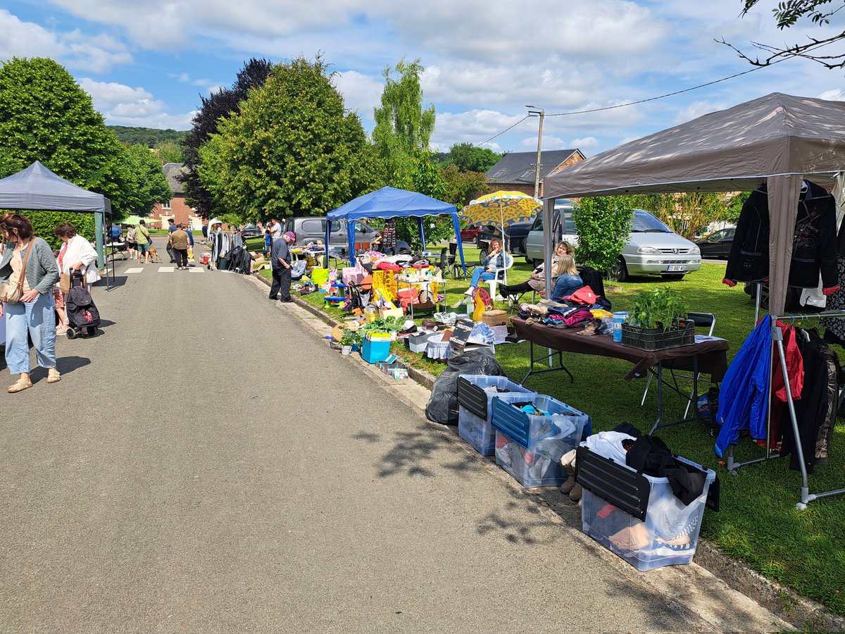 Belle rederie de Remiencourt sous le soleil Merci au comité des fêtes L'occasion de belles rencontres