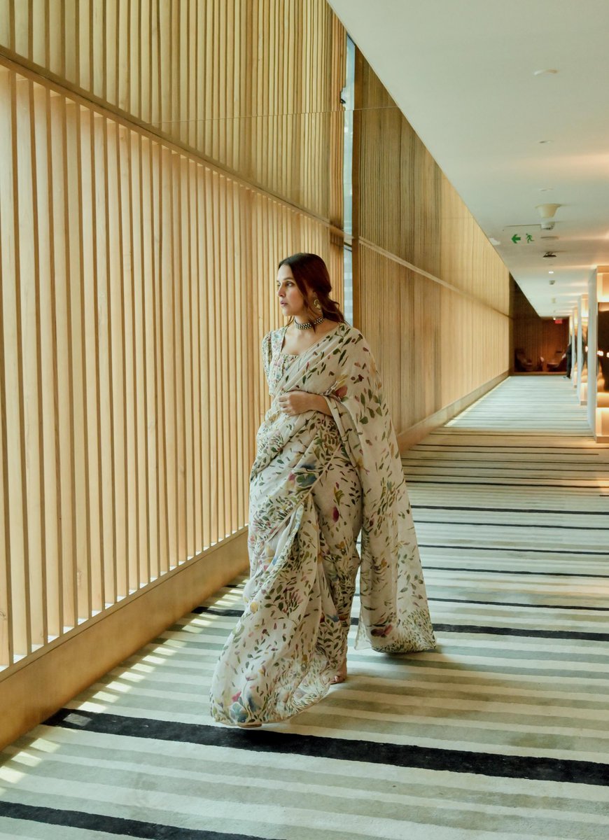 NehaDhupia's tweet image. In my favourite drape ♥️
.
.
.
.
.
.
#workmodeon #surat