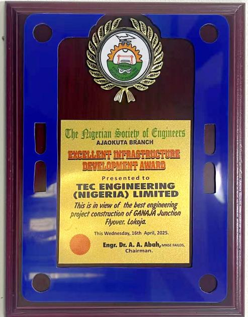 CRECofficial's tweet photo. Recently, #CRIG once again won the "Excellent Infrastructure Development Award" by the Nigerian Society of Engineers, for its contribution in building the Ganaja Junction Flyover in Lokoja, Kogi State's first urban flyover and a major hub linking Kogi and Abuja. CRIG has been operating in Nigeria for 30+ years, undertaking 40+ projects, striving to contribute #China's strength to #Nigeria's infrastructure upgrade. 🥳