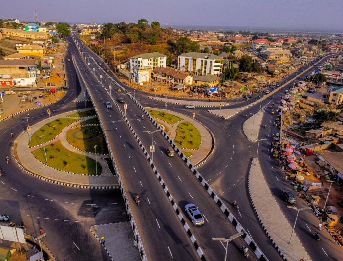 CRECofficial's tweet photo. Recently, #CRIG once again won the "Excellent Infrastructure Development Award" by the Nigerian Society of Engineers, for its contribution in building the Ganaja Junction Flyover in Lokoja, Kogi State's first urban flyover and a major hub linking Kogi and Abuja. CRIG has been operating in Nigeria for 30+ years, undertaking 40+ projects, striving to contribute #China's strength to #Nigeria's infrastructure upgrade. 🥳