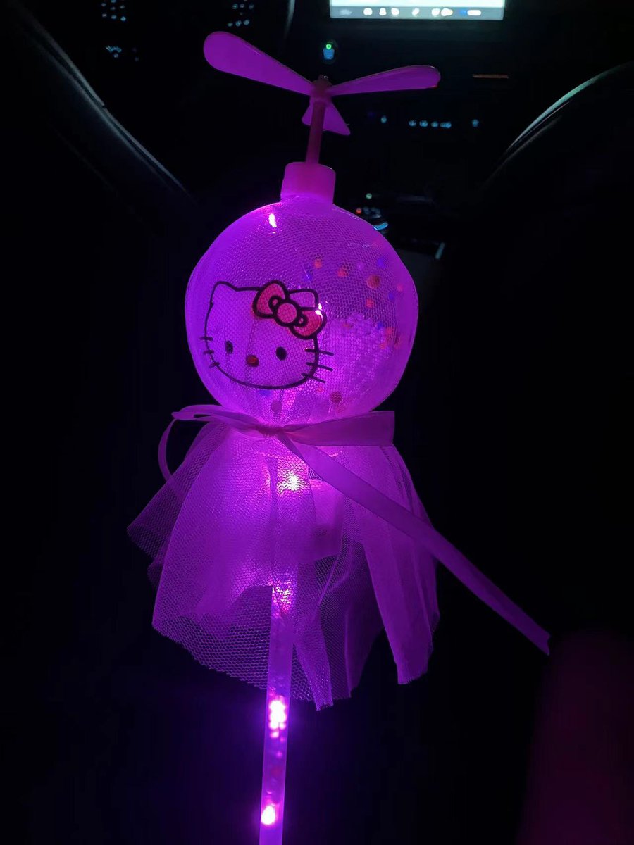 下回开空间，我要聊女人，聊梦， 聊酒，聊很多。 

你们有过这种感觉么，做过的梦在现实中出现。有科学的解释。 

最后 祝三哥生日快乐。😹。