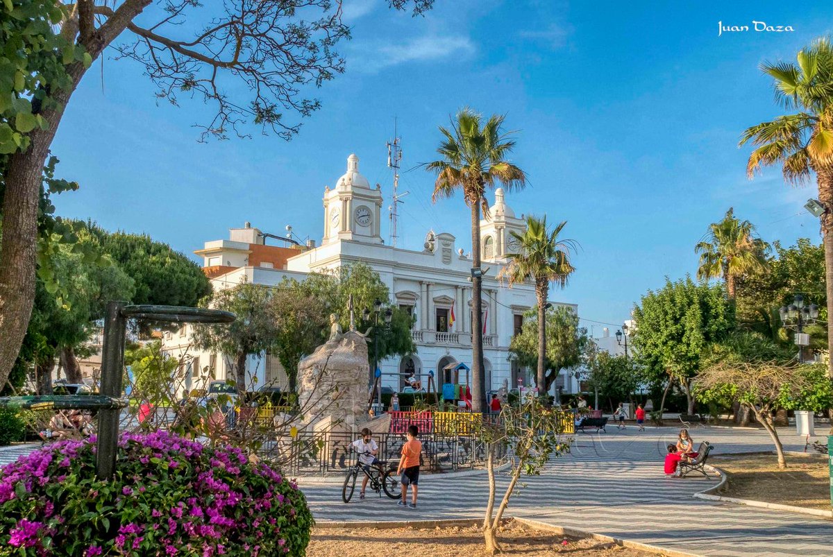 ¡Buenos días desde la plaza más emblemática de #Barbate, la Plaza de la Inmaculada! 

#paisajes #Heritage  #viajar 

<a href="/CadizTurismo/">Turismo de la provincia de Cádiz</a> <a href="/TurismoAND/">Consejería de Turismo y Andalucía Exterior</a> <a href="/VivaBarbate/">Viva Barbate</a>  <a href="/viveandalucia/">Vive Andalucía</a> <a href="/RadioBarbate/">RadioBarbate</a> <a href="/LateCadiz/">Late Cádiz | latecadiz.com</a> 

📷 Juan Daza