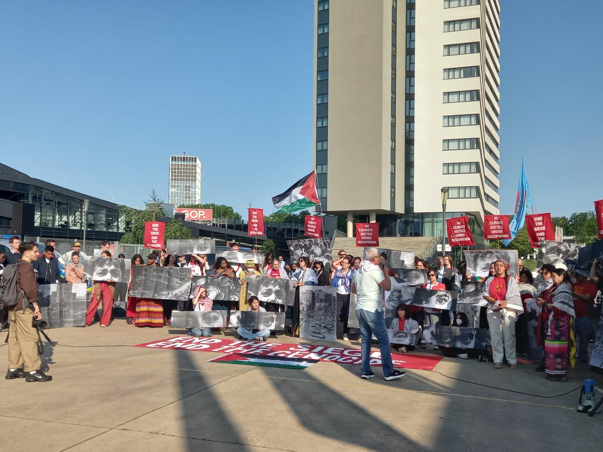 We started #SB62 in Bonn demanding an end to the #genocide
@oxfaminter is asking:
👷‍♀️ a Global Mechanism for Just Transition
🤑ncrease public funding mostly in grants
🫰Tax the richest and biggest polluters
⚖️Provide finance at scale for #Adaptation and #LossandDamage