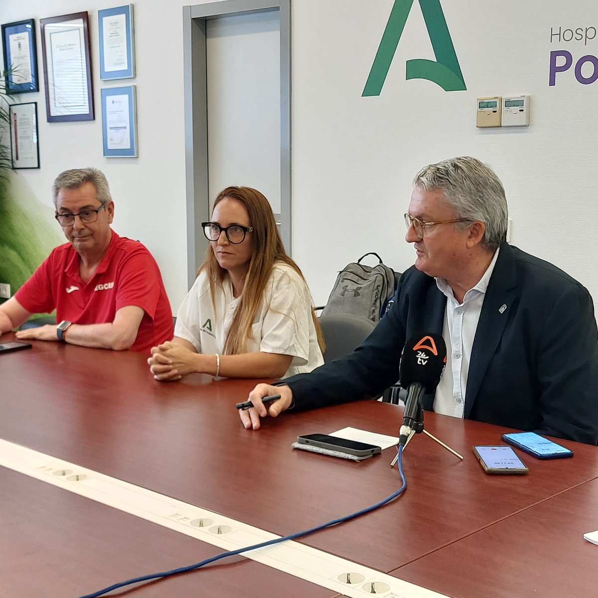 Hoy, en el #HUnivPoniente, rueda de prensa para presentar el trabajo del Comité de Ética Asistencial Poniente, órgano colegiado conjunto con el Distrito Sanitario Poniente, que ofrece a apoyo, formación y asesoramiento en aspectos relacionados con la Bioética 
#SomosPoniente