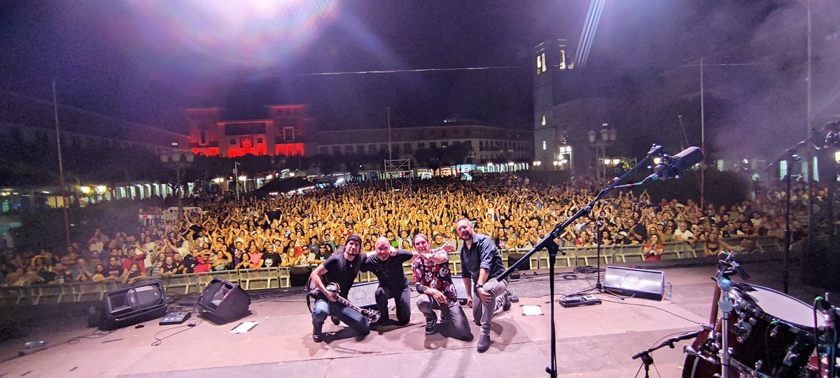 Muchas gracias #torrejón por tan maravilloso recibimiento.
Nos hicisteis muy felices y lo recordaremos siempre.
Salud y rock para todos.
#heroesdelsilencio #hechizo #heroesdelsilenciofans #conhdeheroes #madrid #concierto #torrejondeardoz @fiestasdetorrejon @torrejoncultural