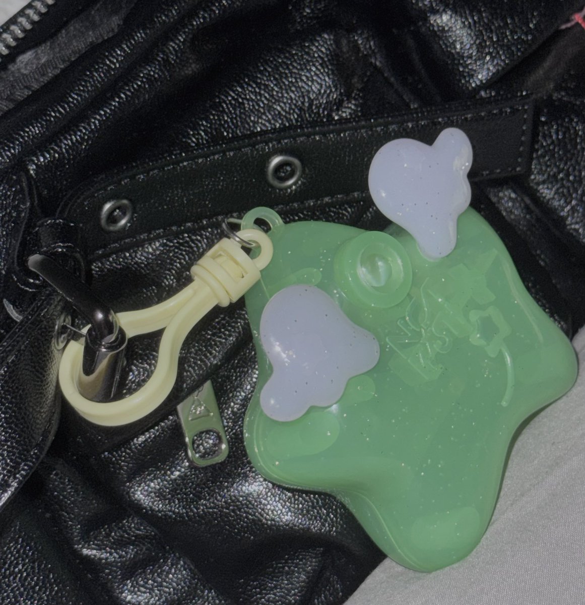 LOL sekarang udah berpindah tas 3/4 kali.. ryo nya di taro di rumah takut basah kena ujan 😀