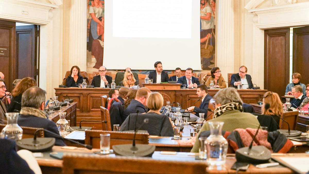 Suivez le #ConseilMunicipal de #Reims en direct ! Début dans 15 minutes sur bit.ly/4895EWC