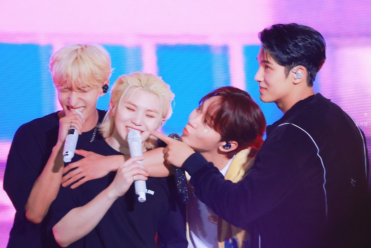 n0tqw's tweet image. Seventeen always adore WOOZI
Seventeen always admire WOOZI
Seventeen always appreciate WOOZI 
Seventeen always respect WOOZI 
Seventeen always love WOOZI 

Can you do the same??
He’s just human too. Don’t forget that.