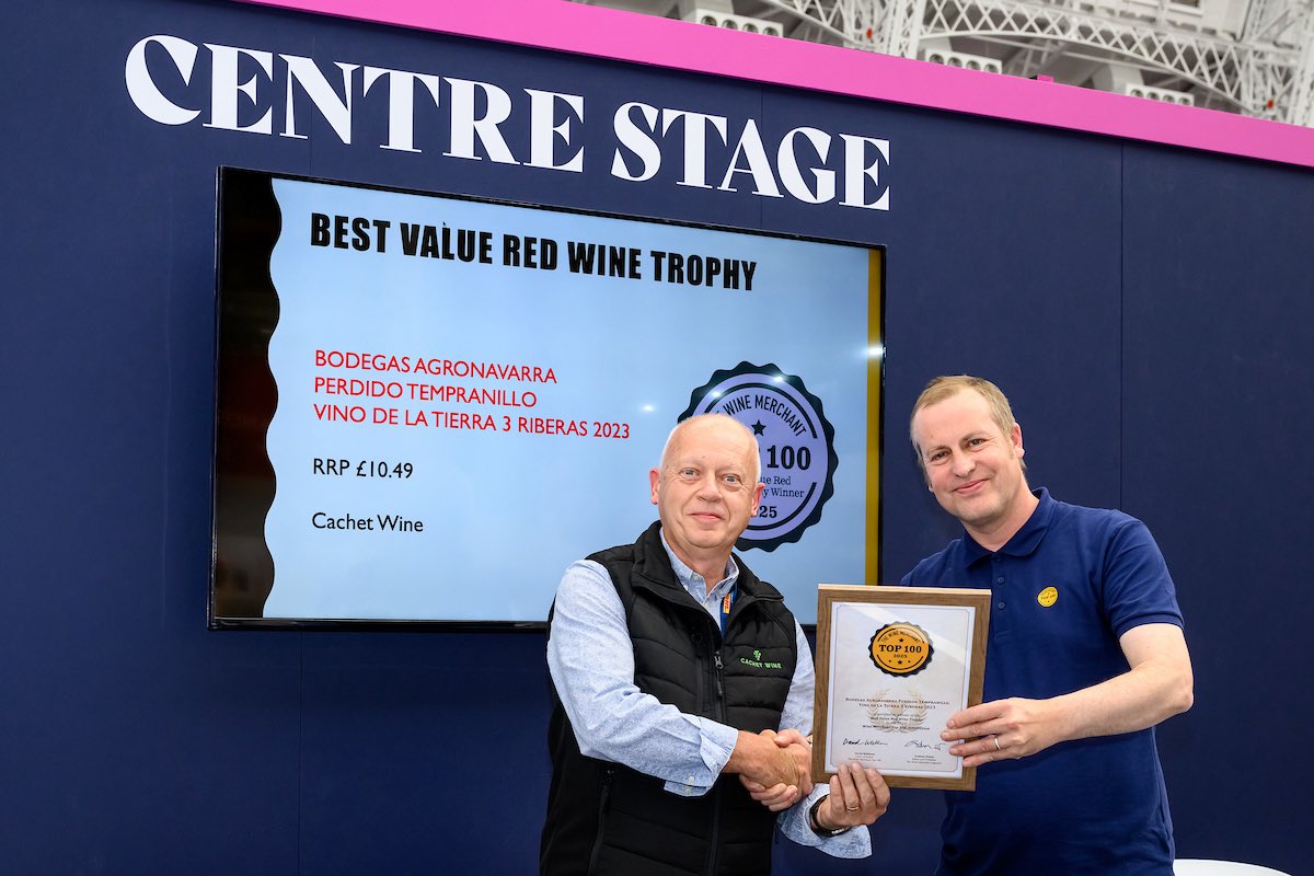 Cachet Wine (@cachetwine) on Twitter photo Last month at London Wine Fair, Neil proudly took to centre stage to collect the Wine Merchant Top 100 2025 "Best-Value Red Wine" Trophy for our Perdido Tempranillo!
If you'd like a taste please email David.archibald@cachetwine.co.uk🍷 Last month at London Wine Fair, Neil proudly took to centre stage to collect the Wine Merchant Top 100 2025 "Best-Value Red Wine" Trophy for our Perdido Tempranillo!
If you'd like a taste please email David.archibald@cachetwine.co.uk🍷