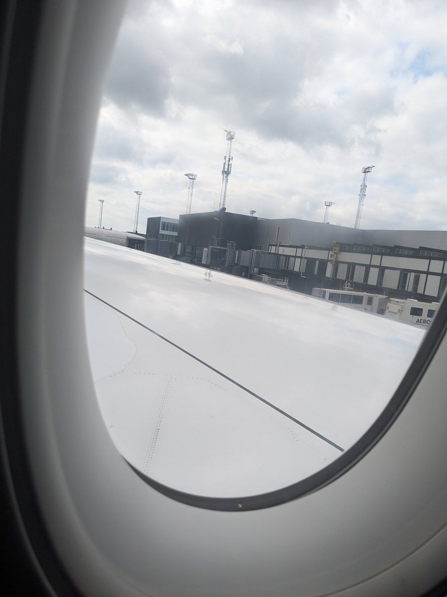 HackerPunklorde's tweet image. flying to sg!