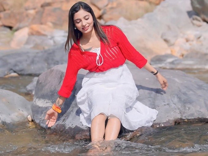 LalitKaur's tweet image. #हरियाणा की उभरती हुई मॉडल #Sheetal की बेरहमी से हत्या  की खबर आ रही है -
एक और सपना चुपचाप मार दिया गया।

पुलिस जांच कर रही है, पर देश पूछ रहा है:
आख़िर कब तक बेटियाँ यूँ ही निशाना बनेंगी?
कब मिलेगा इंसाफ़… और कितनी देर में?

#JusticeForSheetal #HaryanaNews #StopFemicide…