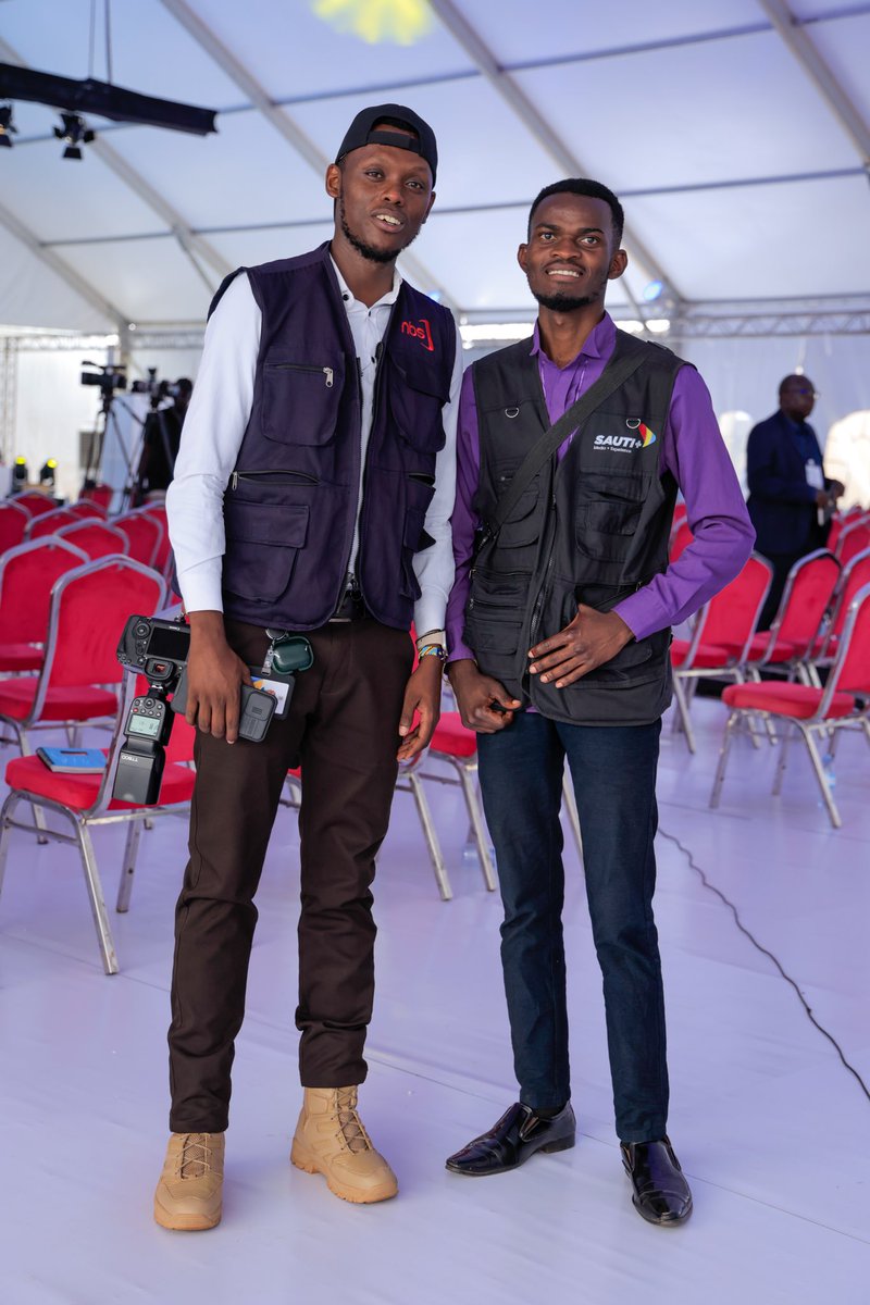 Thee dancing photographer (@king_makie) on Twitter photo It was my first time to meet this guy in person <a href="/francis_isano/">๐ธ Isano Francis</a>
#MadeInUganda
#InnovationToMarket
#NSW25 It was my first time to meet this guy in person <a href="/francis_isano/">๐ธ Isano Francis</a>
#MadeInUganda
#InnovationToMarket
#NSW25