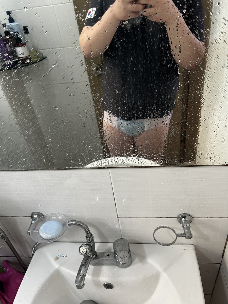 차고 싶기도 하고 씻고 뽀송한게 좋아서 기저귀차기..!! 좋아써!! 베이비파우더도 뿌렸따아!!
#기저귀 #diaper #abdl #おむつ #대디 #마미 #리틀