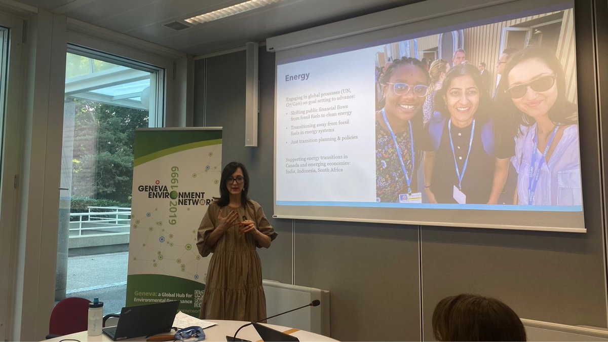 This morning, <a href="/UF/">FLORIDA</a> students visited the #EnvironmentHouse!
 
Insightful exchanges took place with Paulina Resich, of <a href="/IISD_news/">IISD</a>, who spoke on strategic communication and outreach on #sustainability, as well as with the <a href="/GENetwork/">GENeva Environment Network</a> on international environmental governance.