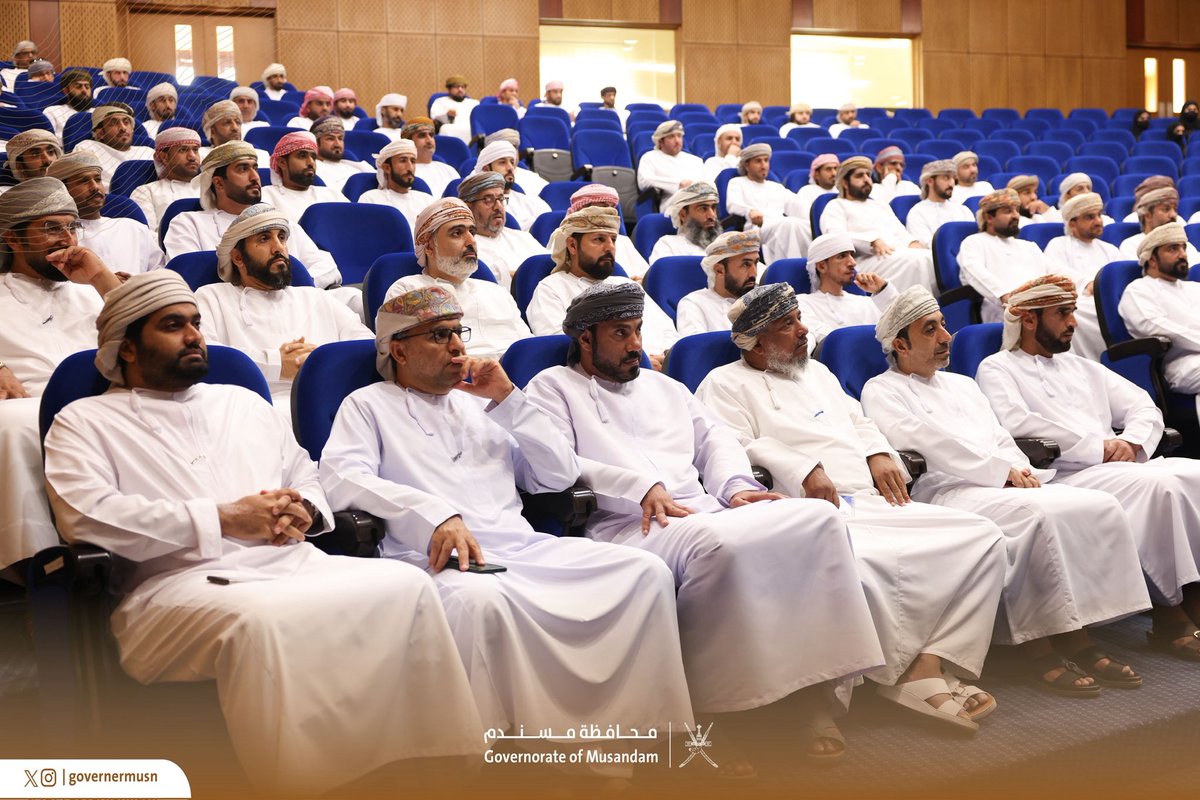 في إطار التزامها بتعزيز قنوات التواصل المباشر بين القيادة العليا والموظفين، عقد معالي السيد محافظ مسندم لقاءً مع موظفي المحافظة ضمن ملتقى "متواصلون معكم".
هدف الملتقى إلى مناقشة التوجهات المستقبلية للمحافظة، واستعراض أبرز الإنجازات التي تحققت، والتحديات الراهنة.

#محافظة_مسندم