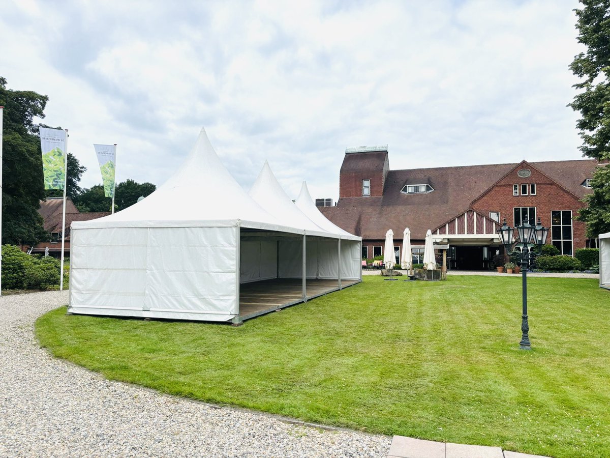 De Wilmersberg is volop in voorbereiding voor de Twentse Haring Primeur 2025.

De weersvoorspellingen zijn prachtig en de haring lijkt van uitstekende kwaliteit. Wij zien ernaar uit om onze gasten te ontvangen morgen! 

#zilverenharing #twente #twentseharingprimeur