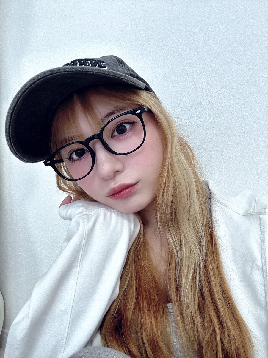 mizuki_asakura_'s tweet photo. `⎚⩊⎚´ -✧ https://t.co/0gtYB2rZOo