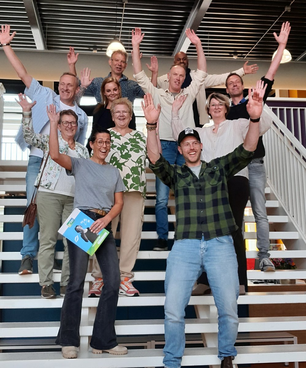 baalderborg's tweet photo. We feliciteren deze toppers die 'Switchen naar de Zorg' met succes afrondden. Vanuit @Frionzorg, @baalderborg  en @ZHZand zijn we ontzettend blij én trots op deze groep. Hun opgedane kennis en ervaring kunnen zij nu inzetten in het mooie werk dat de zorg biedt. https://t.co/5OzY9XzTsd