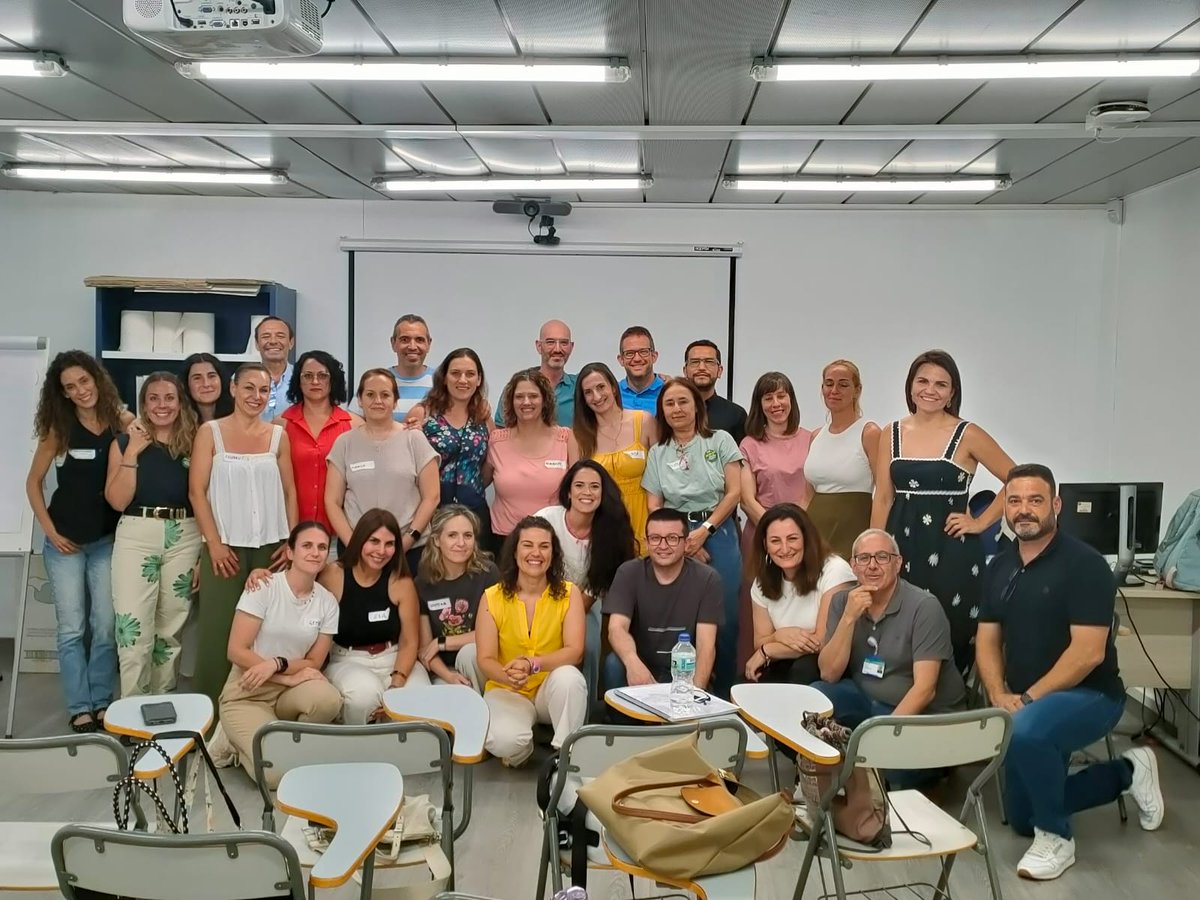 #IAVANTEsimulación y <a href="/saludand/">Consejería de Salud y Consumo</a> a través de #PAUE han impartido recientemente formación sobre Soporte Vital Avanzado #SVA a 24 profesionales 👨‍⚕️👩‍⚕️en el Hospital Universitario Virgen de Valme🏥 Muchas gracias por vuestra implicación e interés <a href="/AguadoJavier/">Javier Aguado Campos</a>