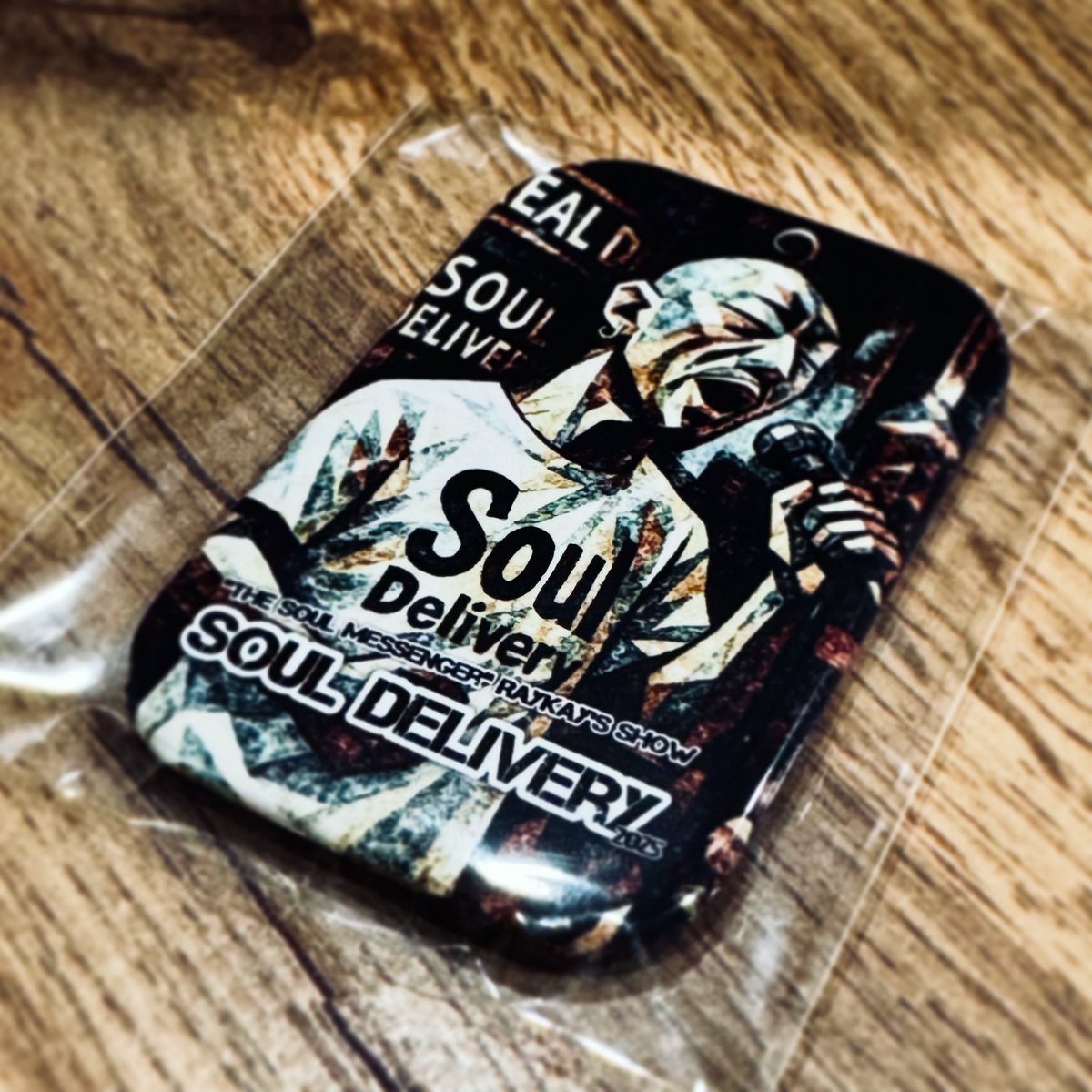 rksoulmessenger's tweet photo. 今回のSoul Delivery 2025の
缶バッジはこんなデザインでした。

渋い〜。

#SoulDelivery
#Raykayれいけい https://t.co/YSUlSLaQPB