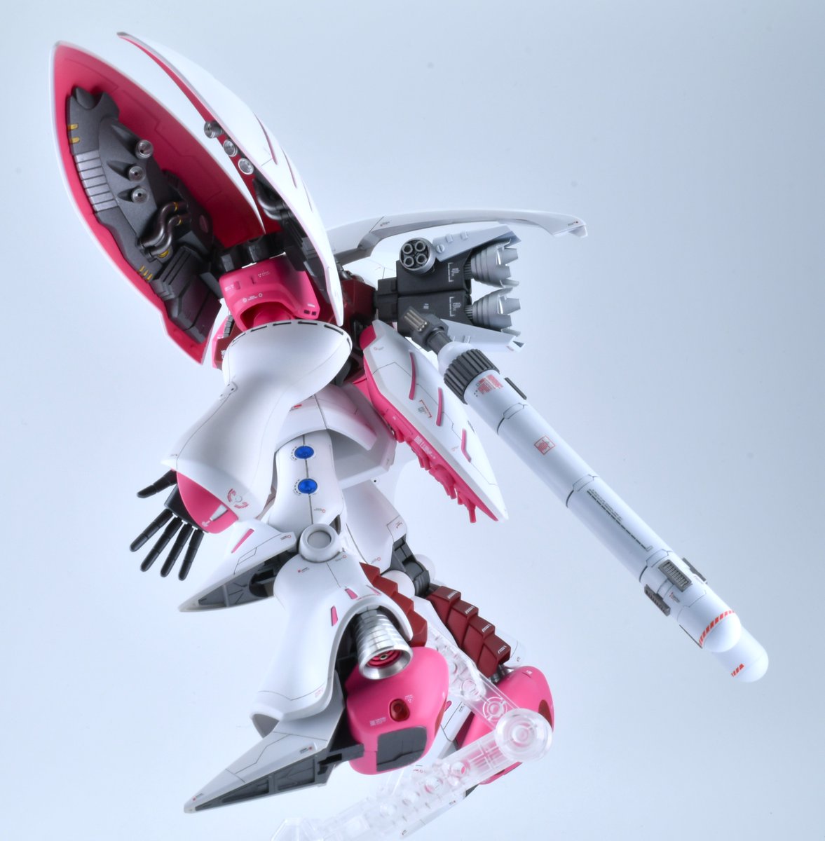 meck0210's tweet image. HGキュベレイ完成です🫡
過去のパチ組改修になります。
全体にスジボリ追加、モールドの掘り直し
肩部バインダー、脚部にバーニア追加
背中にバックパック(スラスター、タンク)追加
部分塗装剥がして全塗装
デカールはコーションマーク中心に貼付け
半光沢トップコートで仕上げ…