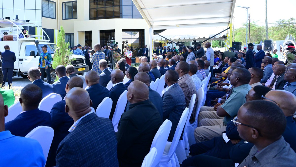 Rais wa Jamhuri ya Muungano wa Tanzania, Mhe. Dkt. Samia Suluhu akizungumza mara baada ya kufungua Jengo la Ofisi ya Mamlaka ya Mapato Tanzania (TRA) Bariadi Mkoani Simiyu tarehe 16 Juni, 2025.