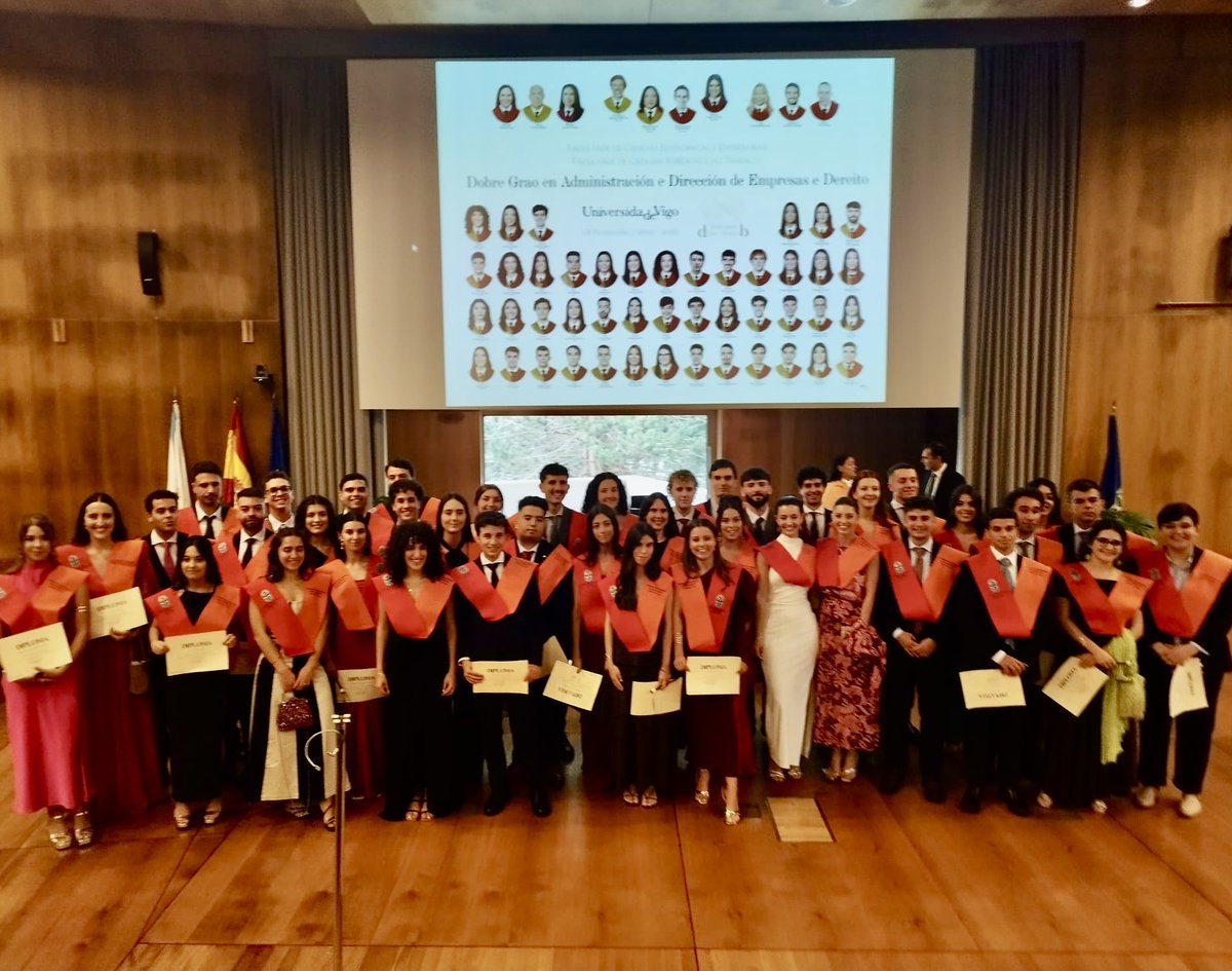 Hoxe felicitamos á VII Promoción do Dobre Grao de ADE-Dereito!🎓

O pasado 13 de xuño recibían a súa banda de gradación, que representa esa dobre titulación conseguida.⚖️

<a href="/uvigo/">Universidade de Vigo</a>  #SomosUVigo #ade #dereito #derecho #doblegrado #graduación