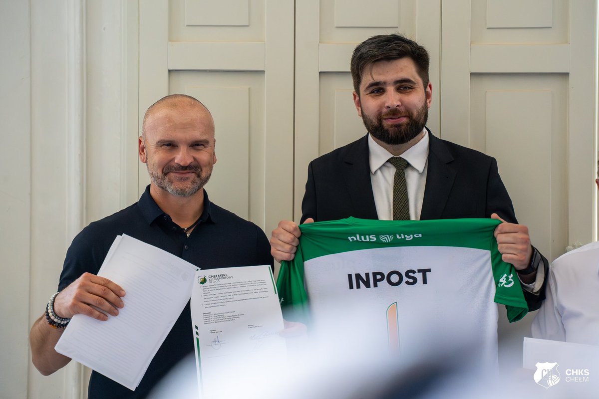 Jakub Banaszek (@jakub_banaszek) on Twitter photo 🏐InPost <a href="/InPostPL/">Paczkomat, Kurier</a> sponsorem tytularnym plusligowego CHKS CHEŁM😎
Do 🇵🇱Reprezentacji Polski, 🇪🇸Atletico Madryt, 🏴Newcastle United dołącza zespół z <a href="/MiastoChelm/">Miasto Chełm</a> 🐻
<a href="/PlusLiga_/">PlusLiga</a> meldujemy się 🫡
🖋️Od dziś InPost <a href="/Chkschelm/">Chełmski Klub Sportowy</a> 🤝❤️ 🏐InPost <a href="/InPostPL/">Paczkomat, Kurier</a> sponsorem tytularnym plusligowego CHKS CHEŁM😎
Do 🇵🇱Reprezentacji Polski, 🇪🇸Atletico Madryt, 🏴Newcastle United dołącza zespół z <a href="/MiastoChelm/">Miasto Chełm</a> 🐻
<a href="/PlusLiga_/">PlusLiga</a> meldujemy się 🫡
🖋️Od dziś InPost <a href="/Chkschelm/">Chełmski Klub Sportowy</a> 🤝❤️
