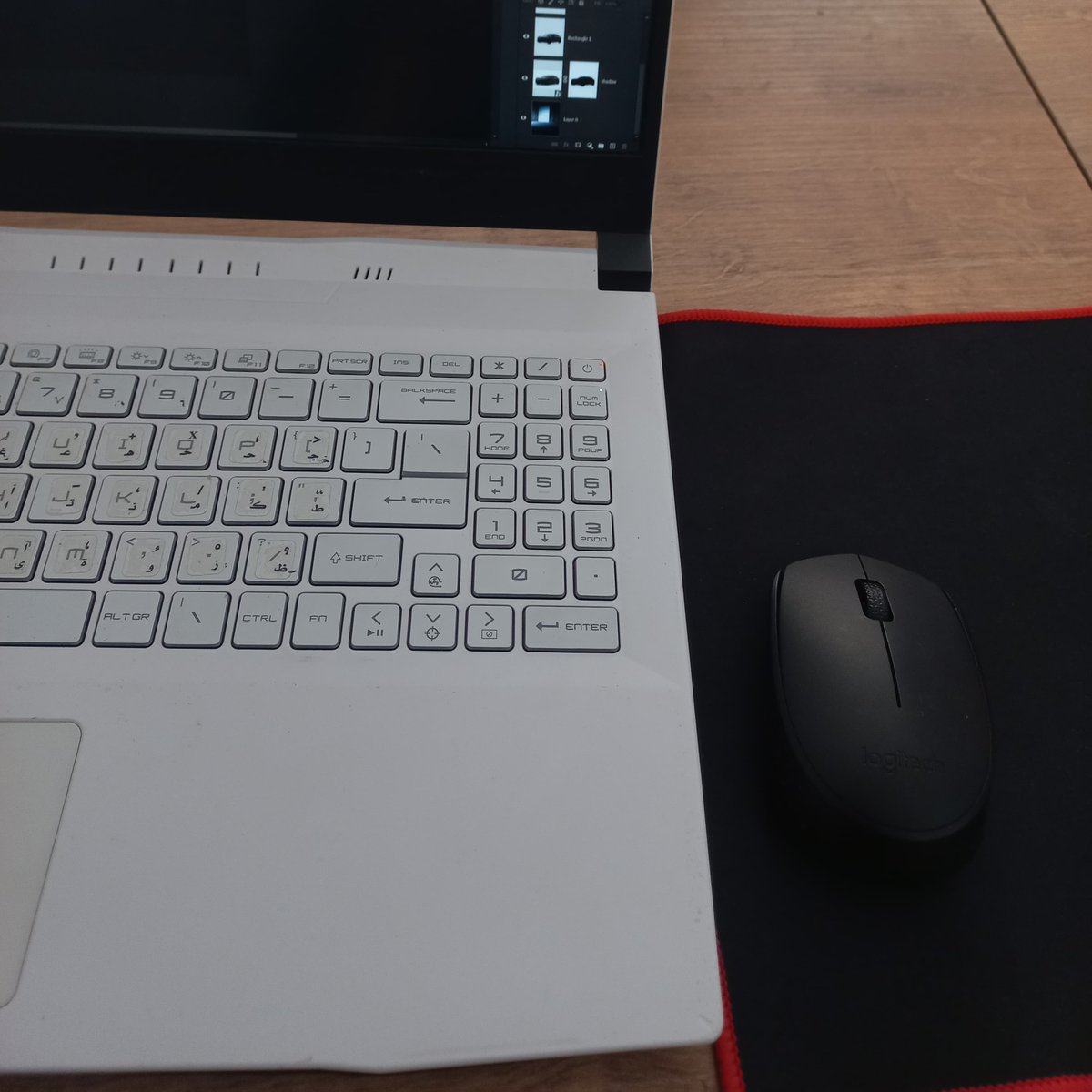 فكرة تسويقية ذكية🎯

 اعرض منتجك الأساسي مع منتج مجاني صغير (هدية رمزية)🎁
 
 الناس تحب تحس إنها كسبت صفقة، مش بس اشترت 👌