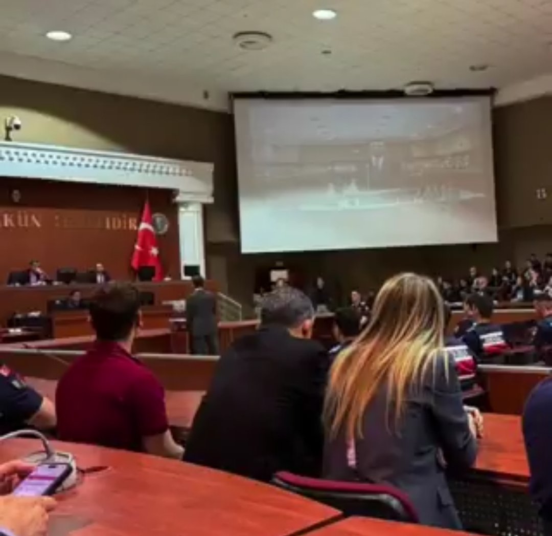 İmamoğlu hakim karşısına çıktı.

• Siyasi yasak ve 7 yıl 4 aya kadar hapsi isteniyor.
Bu büyük soygunun bedeli Sizce kaç yıl olmalı ❓