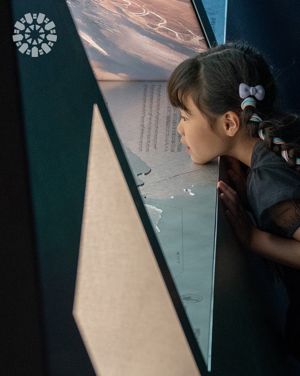 At the Qatar Pavilion, young visitors embark on moments of wonder and discovery

في جناح قطر، يعيش الزوار الصغار لحظات من الاكتشاف.