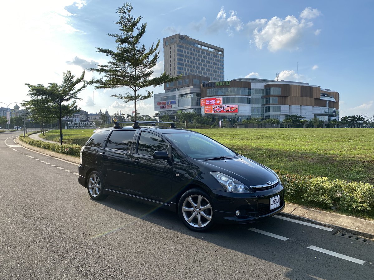 Kawan kawan ada yg cari 7 seater? Bosen yg itu2 aja? Kita punya nih Toyota Wish Odometer baru 65 ribu. Lokasi cibubur. Wa aja ya lebih lanjut harga bersahabat pokokna mah 081290888648