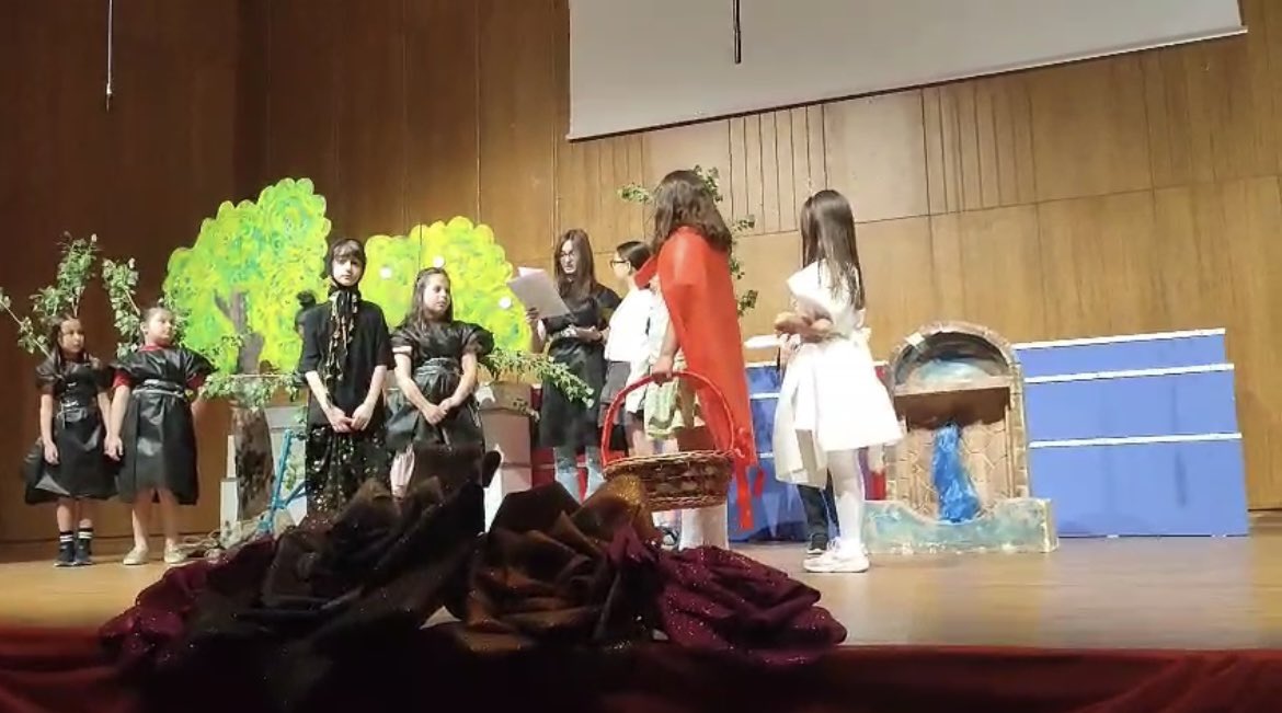 Kış Okulu Drama Branşı öğrencilerimiz, “Kırmızı Başlıklı Kız Ormanda” tiyatro oyununu sahneledi. Öğrencilerimizi tebrik ederiz. ❤️💙