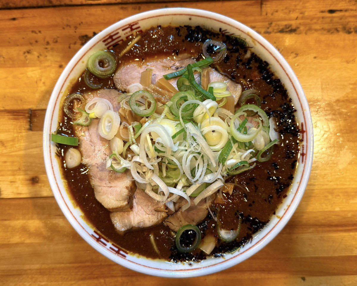なるめん（大岡山）: ラーメン（カレーそば）。ついに来ました！不定期営業、固定メニューなし！「ここだけの話」リスナーにはお馴染みのお店ですが、深くは言いません！爆速で完食！美味しかったです！！！