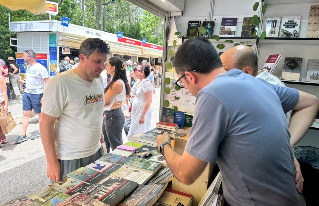 Bondia (@bondia) on Twitter photo “Cal traduir més, i sobretot al castellà”, recepten els editors <a href="/editorsandorra/">Associació d'Editors d'Andorra</a> <a href="/FLMadrid/">Feria del Libro de Madrid</a> <a href="/JanArimany/">Jan Arimany</a> <a href="/oliververges/">Oliver Vergés Pons</a> <a href="/anemeditors/">Anem Editors</a> <a href="/TrotalibrosEd/">Trotalibros Editorial</a> <a href="/FSofiaMasegosa/">F. Sofía Masegosa</a> <a href="/Marinada_ed/">Marinada Edicions 🇦🇩</a> <a href="/MedusaEditora/">Medusa Editora CAT</a> #Andorra tinyurl.com/y5623d2y “Cal traduir més, i sobretot al castellà”, recepten els editors <a href="/editorsandorra/">Associació d'Editors d'Andorra</a> <a href="/FLMadrid/">Feria del Libro de Madrid</a> <a href="/JanArimany/">Jan Arimany</a> <a href="/oliververges/">Oliver Vergés Pons</a> <a href="/anemeditors/">Anem Editors</a> <a href="/TrotalibrosEd/">Trotalibros Editorial</a> <a href="/FSofiaMasegosa/">F. Sofía Masegosa</a> <a href="/Marinada_ed/">Marinada Edicions 🇦🇩</a> <a href="/MedusaEditora/">Medusa Editora CAT</a> #Andorra tinyurl.com/y5623d2y