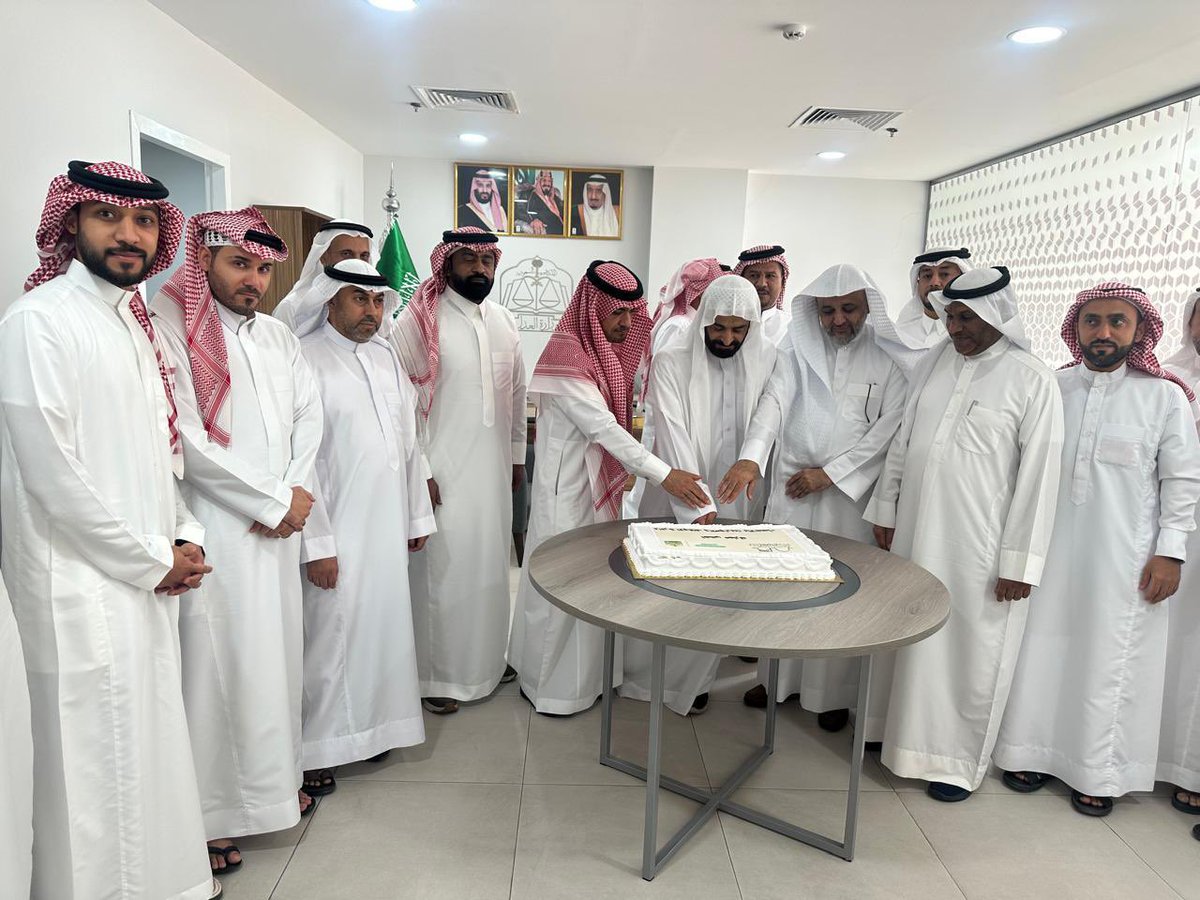 مواريث الأحساء تحتفل بعيد الأضحى

عيون هجر - الأحساء 

أقامت دائرة الأوقاف والمواريث بالأحساء حفل معايدة لمنسوبيها بمناسبة عيد الأضحى المبارك، بحضور فضيلة قاضي الدائرة #السيد_علي_السلمان وفضيلة القاضي المساعد #الشيخ_عبدالخالق_الحاجي وسعادة مدير الدائرة الأستاذ #سعود_السلطان