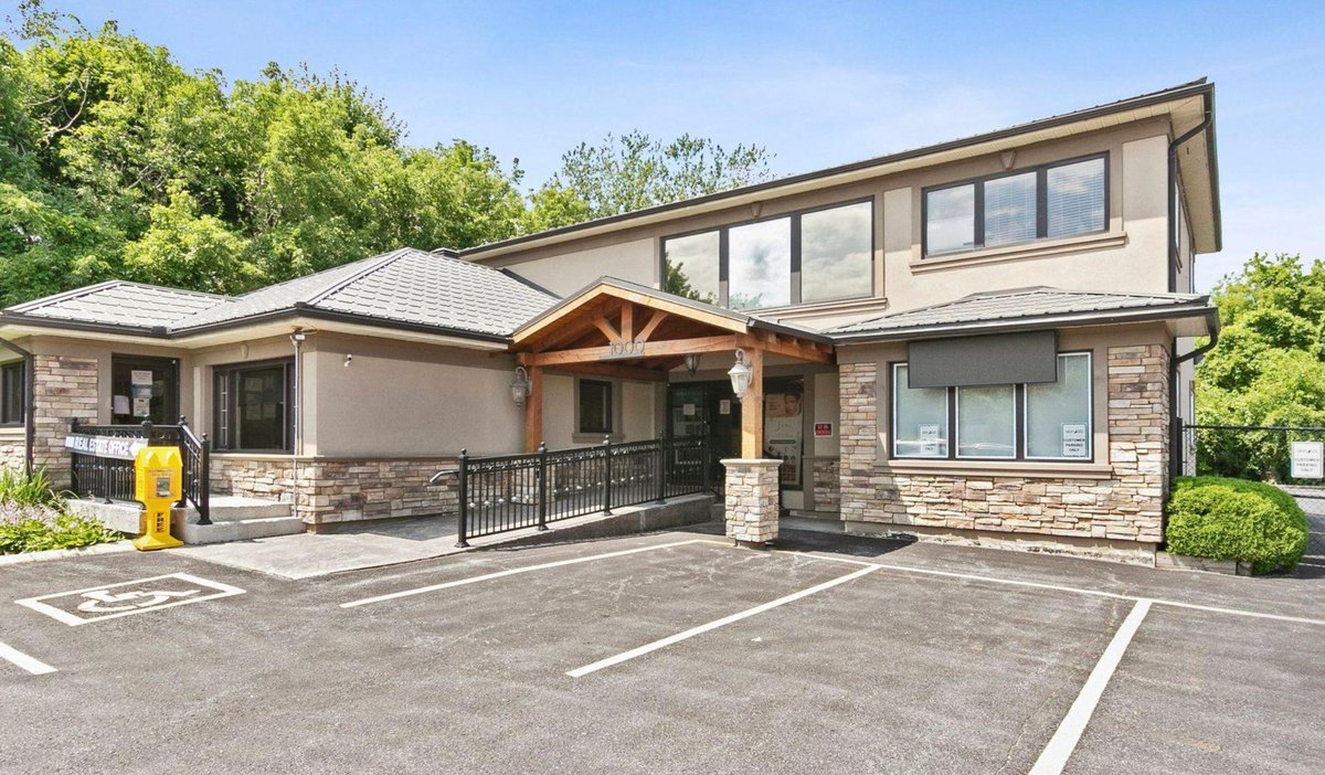 KashifMDanish's tweet photo. 🕌 Baitul Badi’  بیت البدیع - A New Beginning
Alhamdulillah! Ahmadiyya Muslim Jama’at Canada 🇨🇦 purchases new mosque property in Innisfil Branch

💪🏽 Let’s March forward with truth
🕊️ Conquer hearts with peace
🕌 Build nations with prayers

#BaitulBadi #Ahmadiyya #InnisfilMosque https://t.co/eBkuOAtIRv