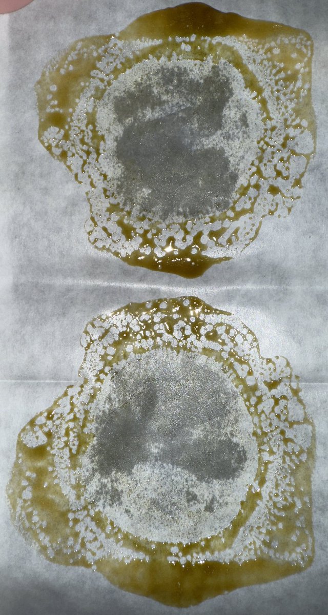 PuffXChronicles's tweet photo. A little Jet Fuel ⛽️ #rosin #homepress #dabpress #jetfuel https://t.co/EMvgL0GfQC