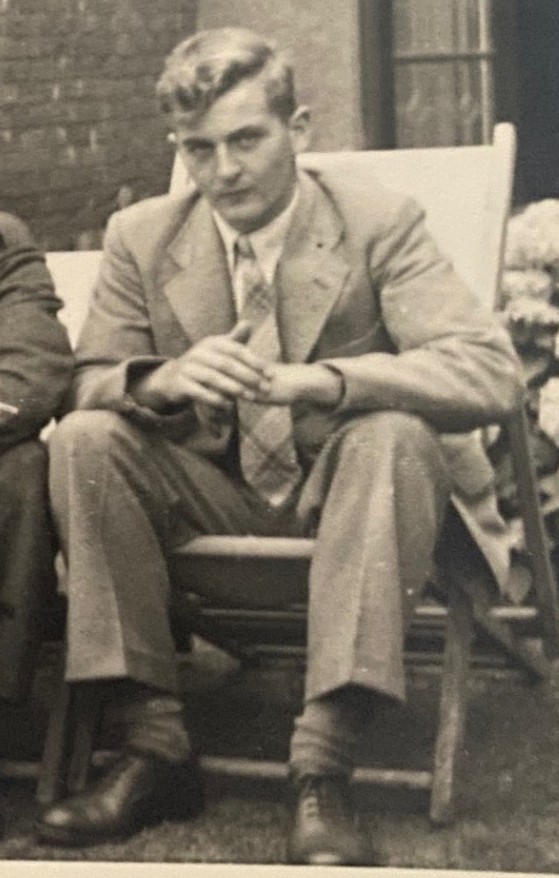 In memory of Robert 'Bob' Lewis, one of Rhiwbina's oldest residents, who has passed away, aged 95. rhiwbina.info/post/in-memory… #rhiwbina