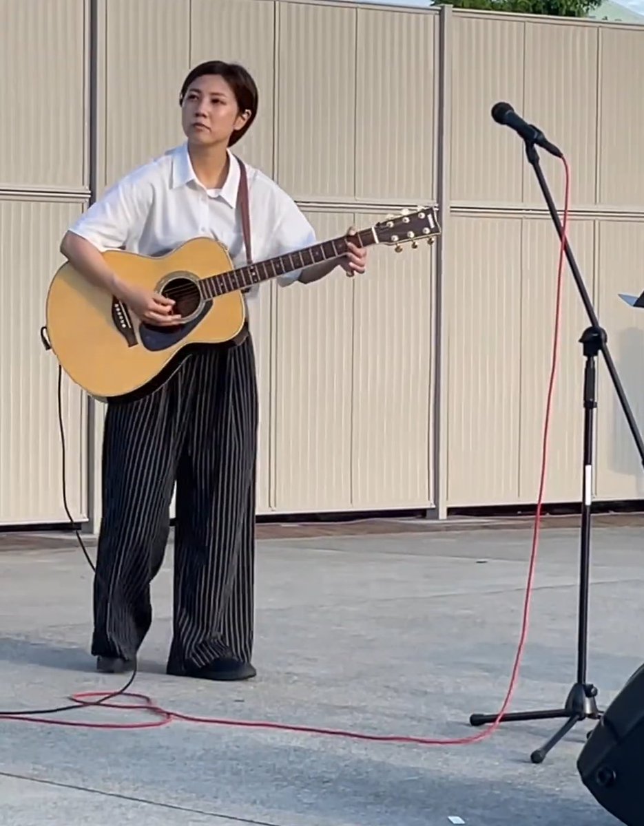 Hecklesan's tweet photo. 6/15、八潮駅前「やしお枝豆大感謝祭」へ。灼熱の中、下町ノ夏さんを待つこと1時間。夕暮れどき、涼しげな白いブラウスと共に登場。マンダリンオレンジが日が沈みかけた空の下、心地よかった。
#下町ノ夏
#やしお枝豆大感謝祭 https://t.co/mZ9ac2stpV