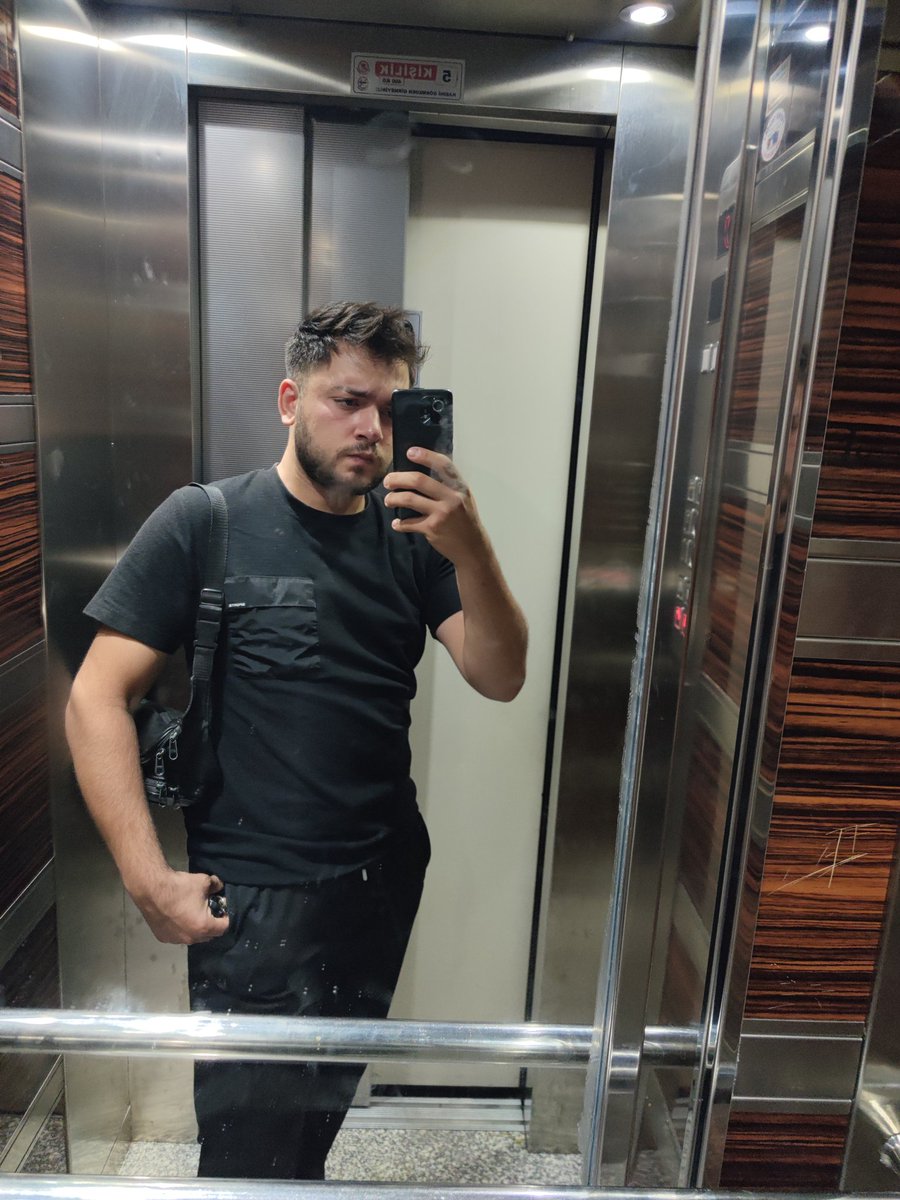 Hugedomm's tweet image. Ya hetero olsaydım .