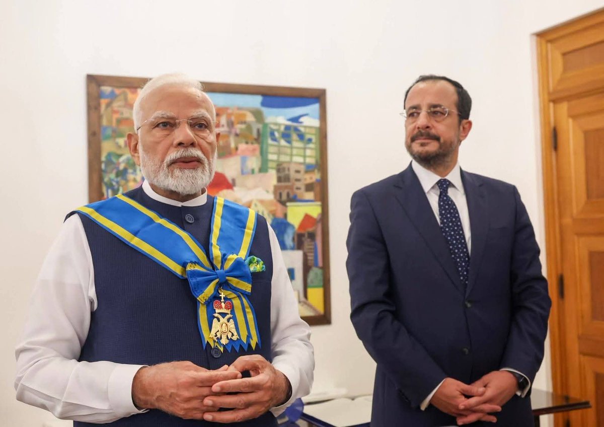 Ch. Kanwar Pal (@chkanwarpal) on Twitter photo भारत के लिए गौरव का क्षण...🇮🇳
साइप्रस के राष्ट्रपति <a href="/Christodulides/">NikosChristodoulides</a> द्वारा हमारे यशस्वी प्रधानमंत्री श्री <a href="/narendramodi/">Narendra Modi</a> जी को साइप्रस के सर्वोच्च नागरिक सम्मान “Grand Cross of the Order of Makarios III” से सम्मानित किया गया। भारत के लिए गौरव का क्षण...🇮🇳
साइप्रस के राष्ट्रपति <a href="/Christodulides/">NikosChristodoulides</a> द्वारा हमारे यशस्वी प्रधानमंत्री श्री <a href="/narendramodi/">Narendra Modi</a> जी को साइप्रस के सर्वोच्च नागरिक सम्मान “Grand Cross of the Order of Makarios III” से सम्मानित किया गया।