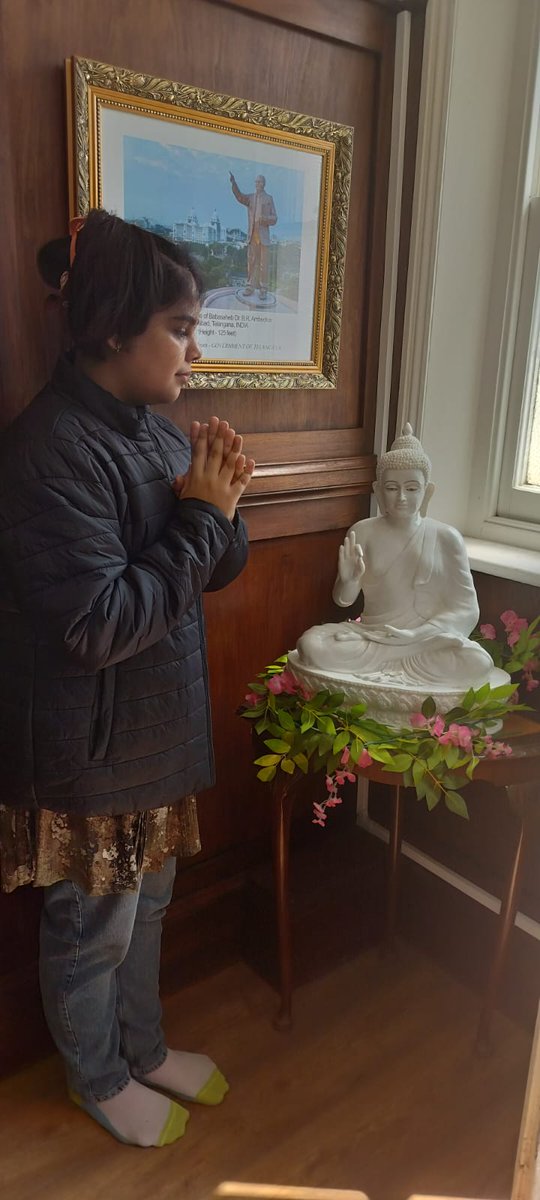 लंदन में बाबा साहेब के स्मारक में भगवान बुद्ध, सदैव बुद्ध की शरण में, नमो बुद्धाय 🙏 <a href="/journalist_syed/">Rajpath Bharat</a> <a href="/ayushbanisingh2/">Bani Singh</a> <a href="/PalVishwnathbsp/">Vishwanath Pal</a> <a href="/PKGautam0/">Pawan Kumar Gautam</a>