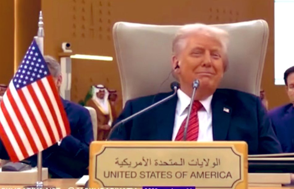 إسرائيل تتبنى الحروب للهروب من أزمتها الداخلية

فأكبر مدينتين تتظاهران ضد نتنياهو هما حيفا و تل ابيب

وهما الأكثر قصفاً من إيران !!!

الجميل في الرئيس ترامب أنه يكشف بلا قصد الخطة
حيث يقول سيكون هناك إتفاق في نهاية المطاف.

الحرب التالية على من ؟
Whos Next?
.
#سوريا_الجديدة