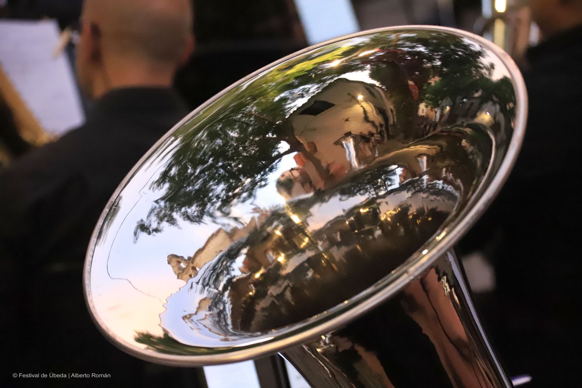 𝗘𝗡 𝗗𝗜𝗥𝗘𝗖𝗧𝗢 | La emblemática plaza de San Lorenzo acogió el tradicional recital de bandas sonoras de la Agrupación Musical Ubetense enmarcado en el ciclo ‘Soundtrack Festival’, centrado en música de cine (1)