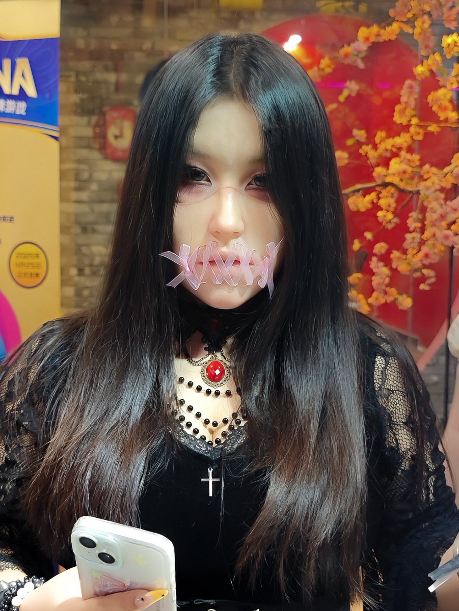 不需要言语，面具即是我的态度
粉色的丝带也可以有反差~
#迷踪姬 #dreammask
