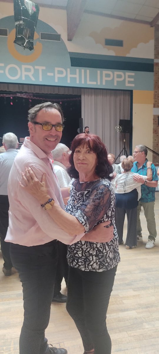 Repas de la Solidarité en salle des fêtes ce dimanche 10 ème édition autant de générosité de part et d'autre
Bravo aux bénévoles, aux donateurs, aux convives pour ce beau moment
Christele Wadoux et toute l'équipe de l'Escapade 👍