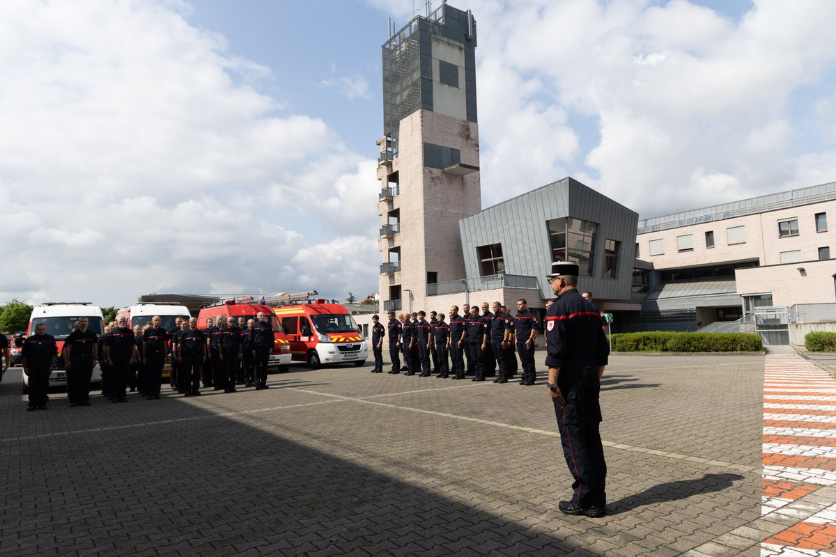 sdis68's tweet photo. 🔷Ce matin, les sapeurs-pompiers et PATS du #SIS68 ont rendu hommage aux sergents Tangui MOSIN et Maxime PRUD’HOMME, SPV du SDIS 02, décédés en service.

Nos pensées accompagnent les familles, les proches, les camarades de caserne et tous les collègues du @Sdis02.
🙏 https://t.co/nXvkyuRBmF